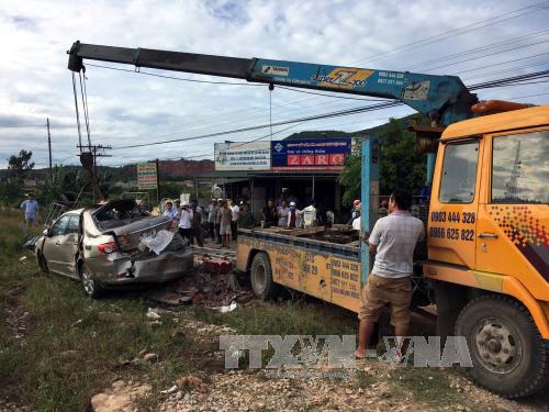 Nghệ An: Tàu hỏa đâm ô tô, 4 người thương vong